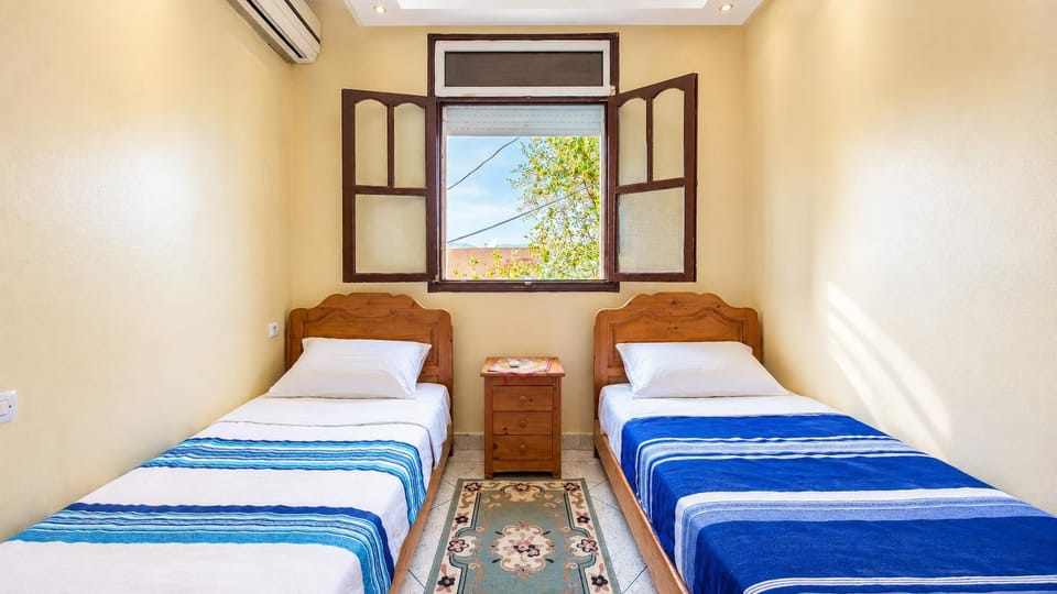 Bed, Photo of the whole room, Bedroom, air conditioner