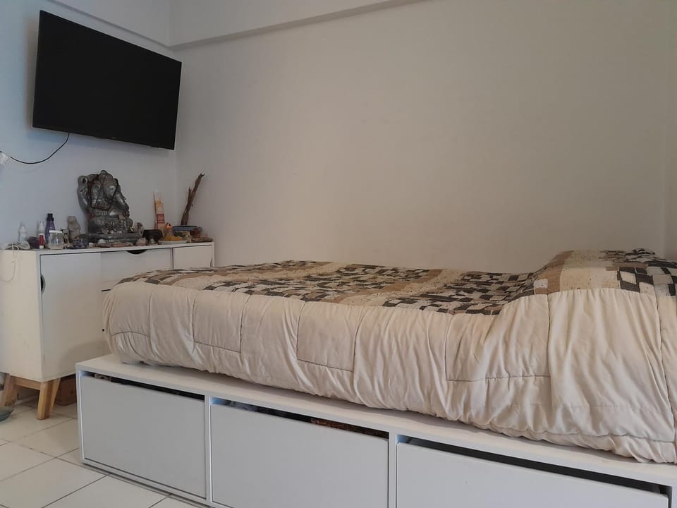Departamento centro Mar del Plata-1 cuadra del mar- monoambiente-balcón calle. Apartment in Mar del Plata