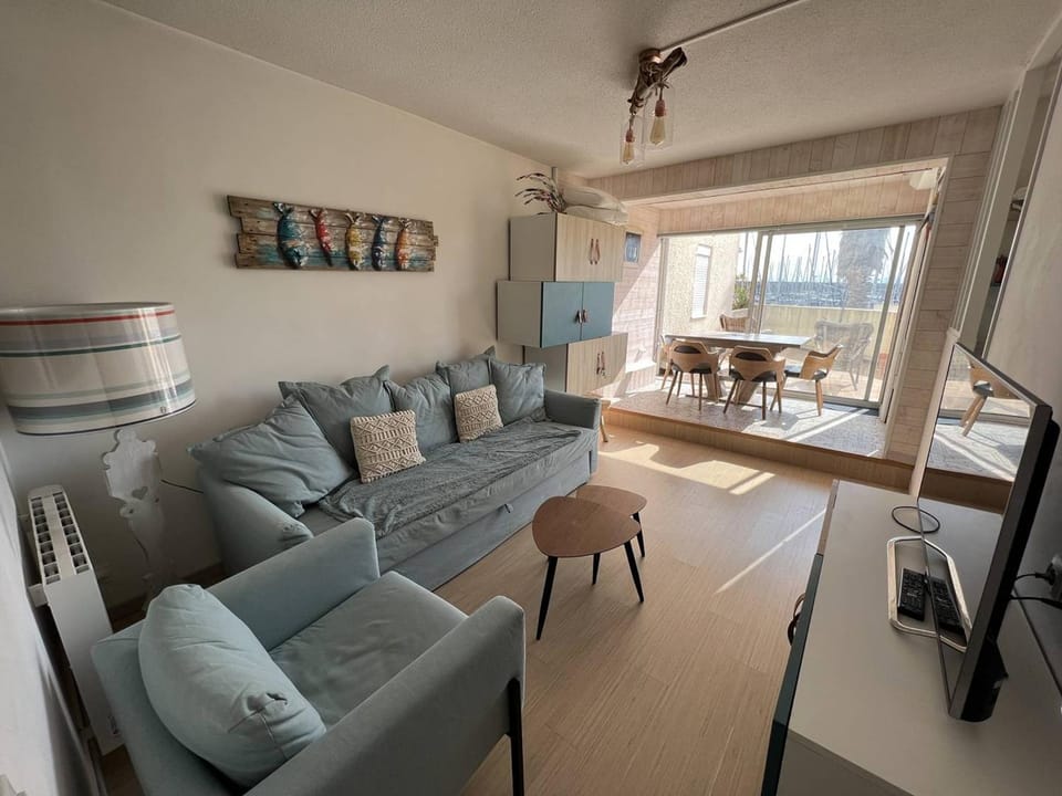 Appartement rénové 1 chambre + cabine, parking privé, à 400m de la plage - FR-1-81-601 Cabin in Leucate