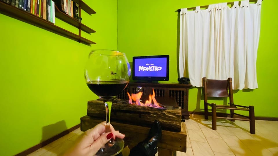 Communal lounge/ TV room, TV and multimedia, fireplace