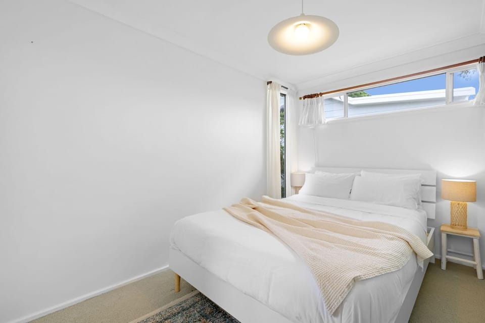 Vincentia Beach Bungalow by Book Jervis Bay - Your Coastal Escape House in Vincentia