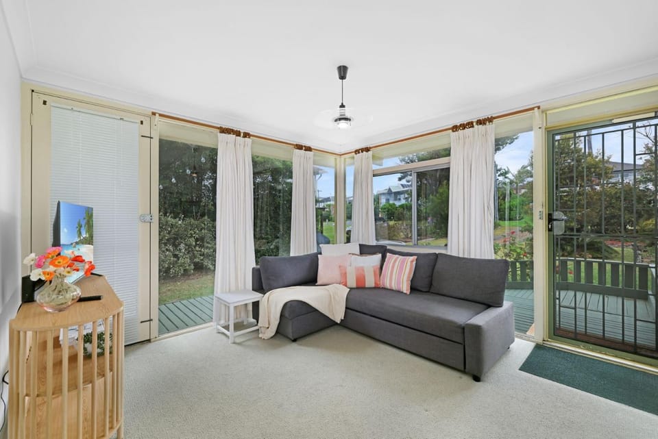 Vincentia Beach Bungalow by Book Jervis Bay - Your Coastal Escape House in Vincentia