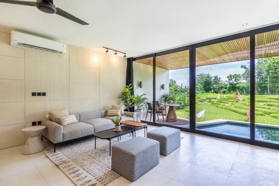 Canggu, 2BR Modern Villa with rice paddy view Villa in North Kuta