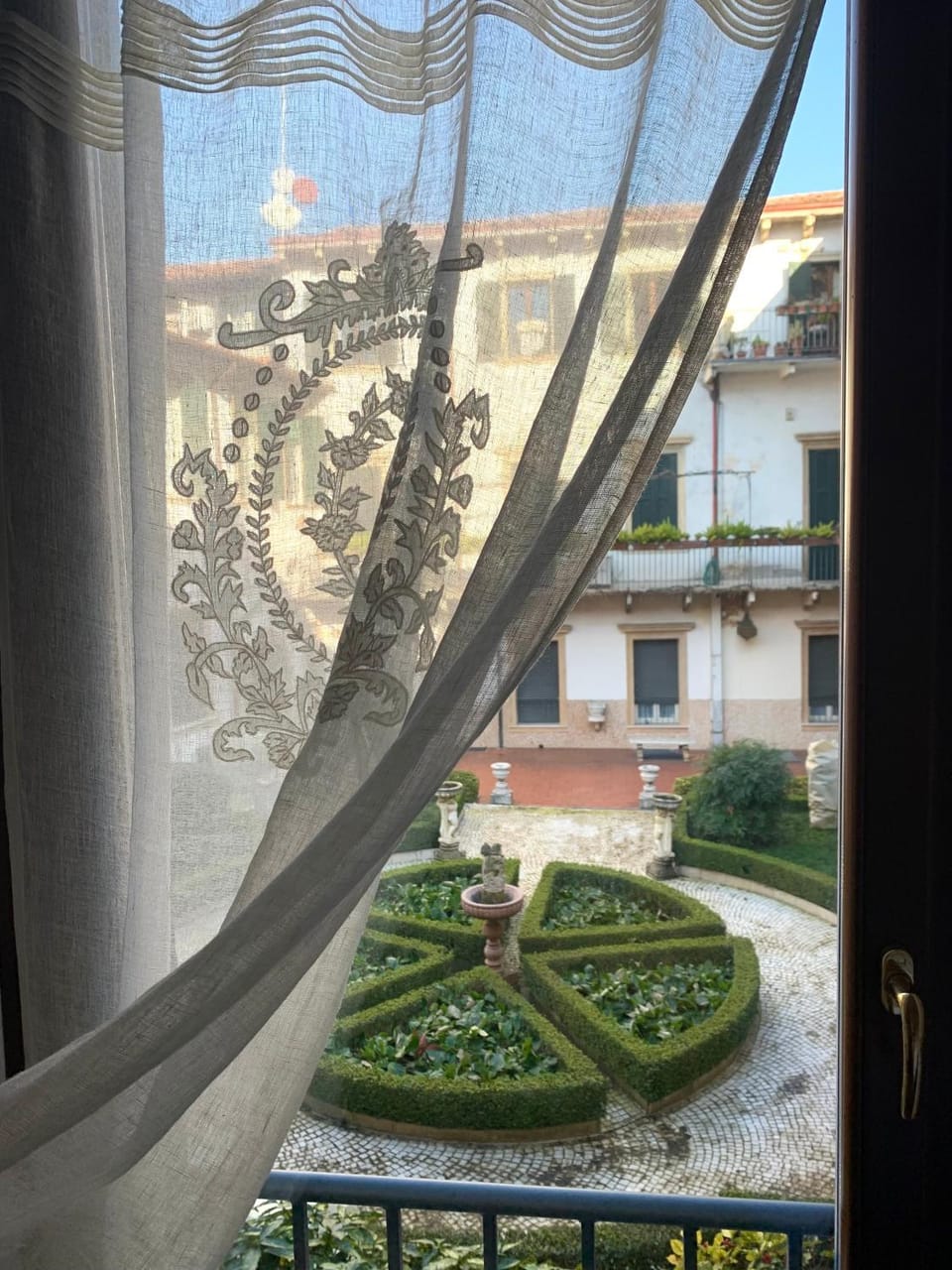 View (from property/room), Garden view, Inner courtyard view