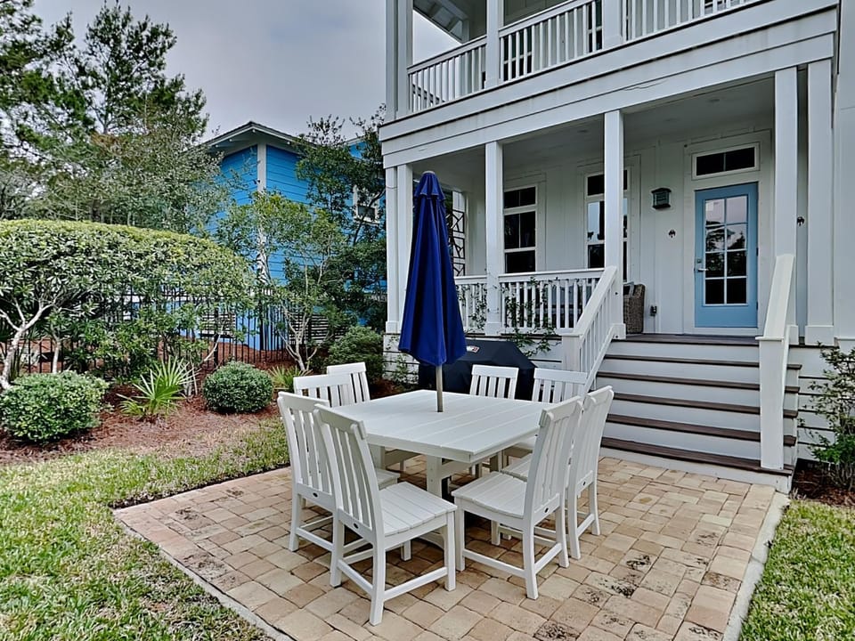 Property building, Patio, Facade/entrance, Neighbourhood, Garden, Seating area, furniture