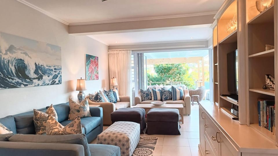Beachy Head Hideaway 5 Pool Robberg 5 Beach Apartment in Plettenberg Bay