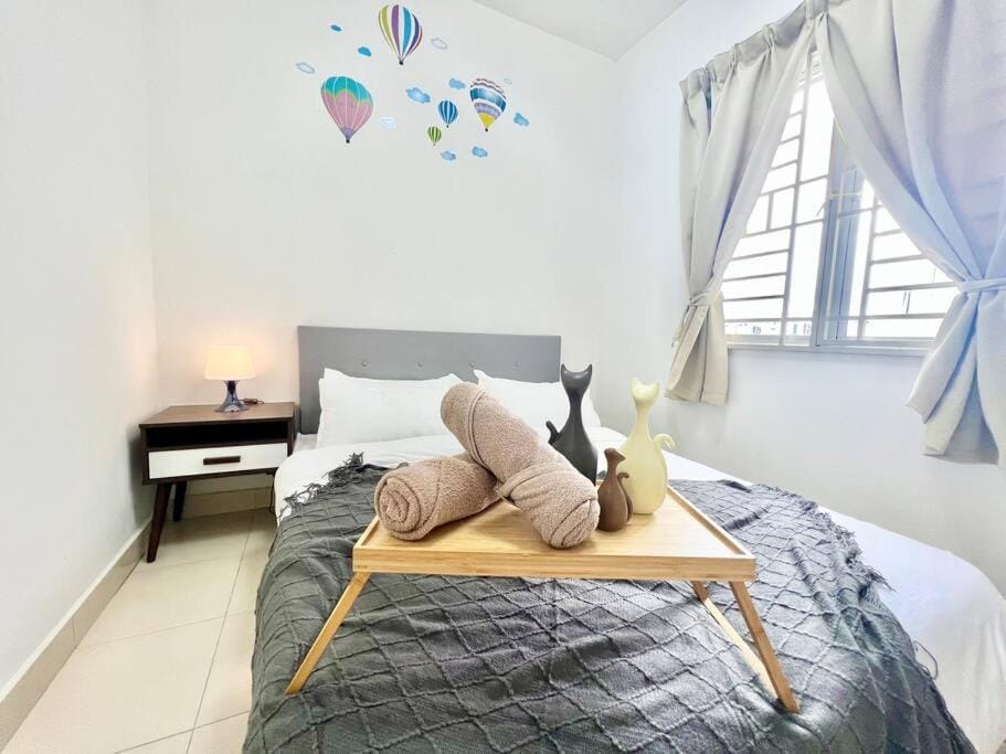 O3 1-12Pax Cozy Home Setia Alam SCCC TV&WiFi Pool Apartment in Selangor, Malaysia