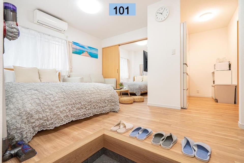 Bed, Living room, Bedroom