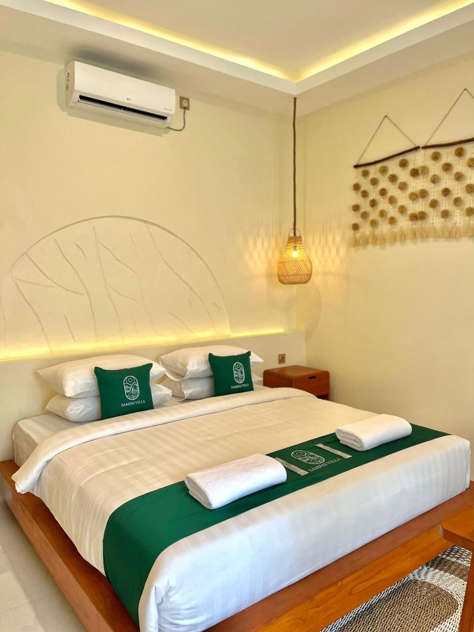 Bed, Photo of the whole room