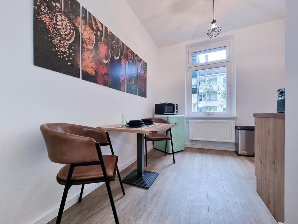 Coffee/tea facilities, Kitchen or kitchenette, Dining area, minibar, kitchen