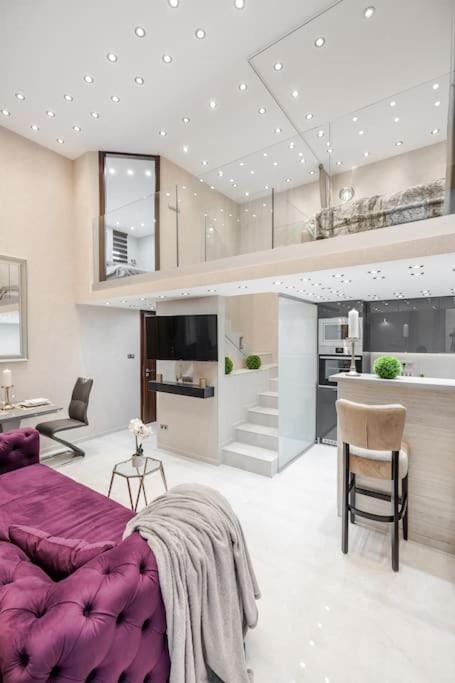Living room, Photo of the whole room, Seating area, Dining area, Bedroom