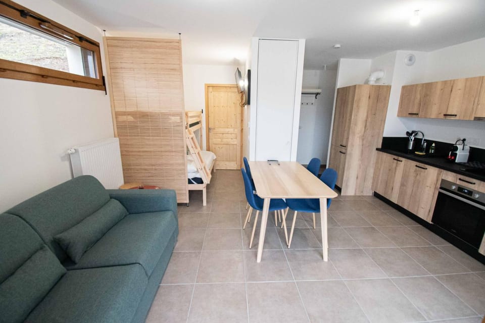 Dans résidence neuve LE SNOW ROC sur les pistes, grand studio cosy 5 pers avec terrasse panoramique, SAUNA, WIFI Apartment in Haute-Savoie