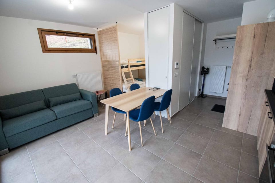 Dans résidence neuve LE SNOW ROC sur les pistes, grand studio cosy 5 pers avec terrasse panoramique, SAUNA, WIFI Apartment in Haute-Savoie
