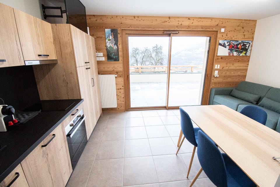 Dans résidence neuve LE SNOW ROC sur les pistes, grand studio cosy 5 pers avec terrasse panoramique, SAUNA, WIFI Apartment in Haute-Savoie