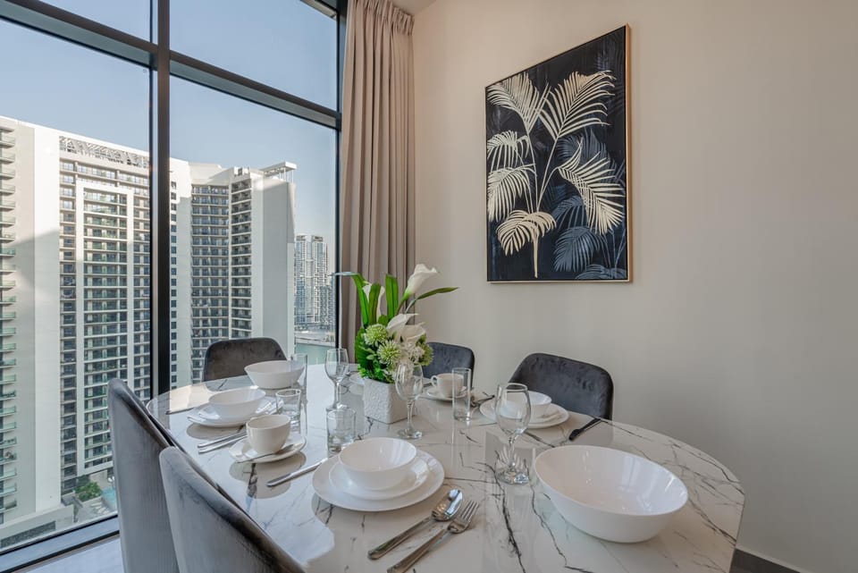 Dining area, City view