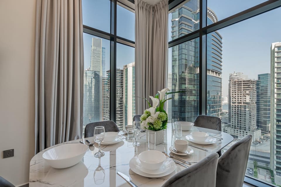 Dining area, City view