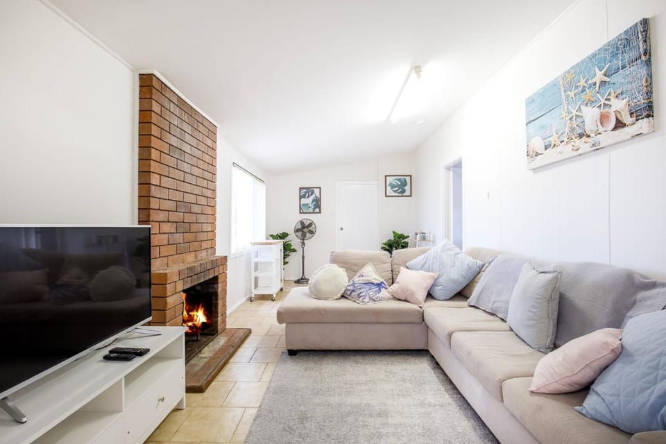 Crystal Bay - Pet Friendly - 3 Mins Walk to Beach House in Callala Bay