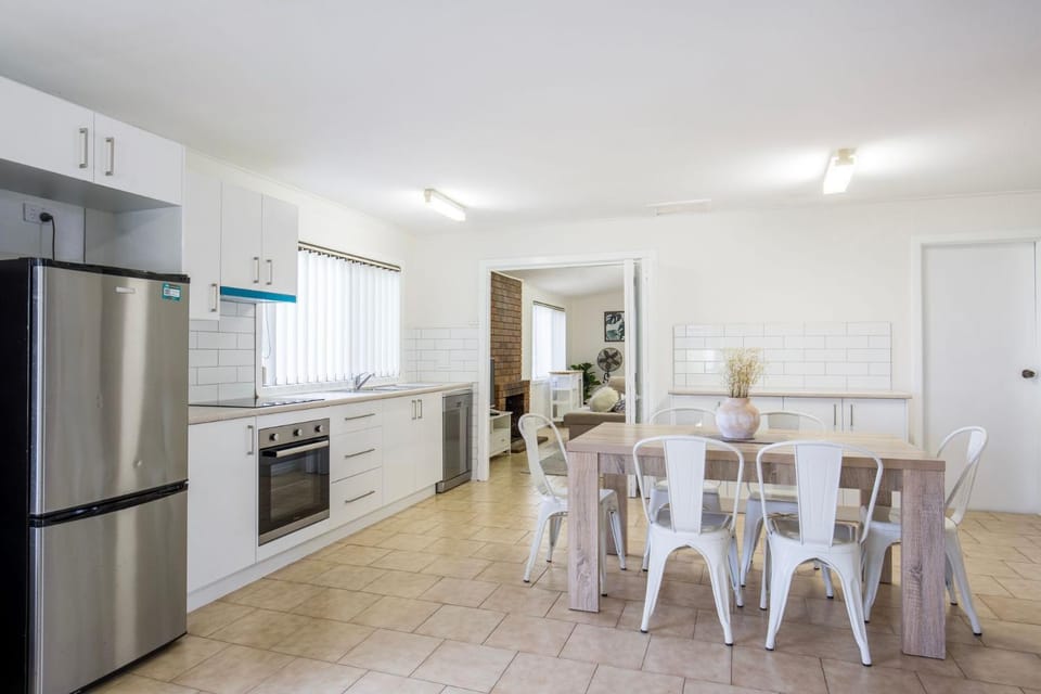 Crystal Bay - Pet Friendly - 3 Mins Walk to Beach House in Callala Bay