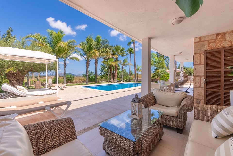 Seating area, Pool view, sunbed