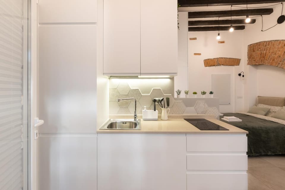 internet, microwave, stove, toaster, kitchen, air conditioner