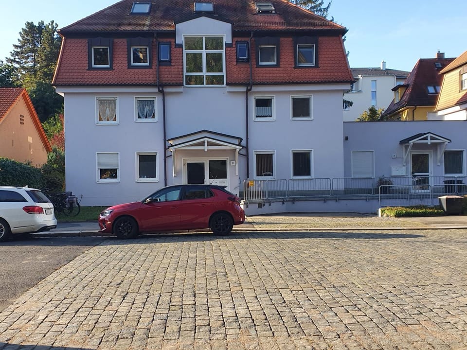 Property building, Day, Location, Parking