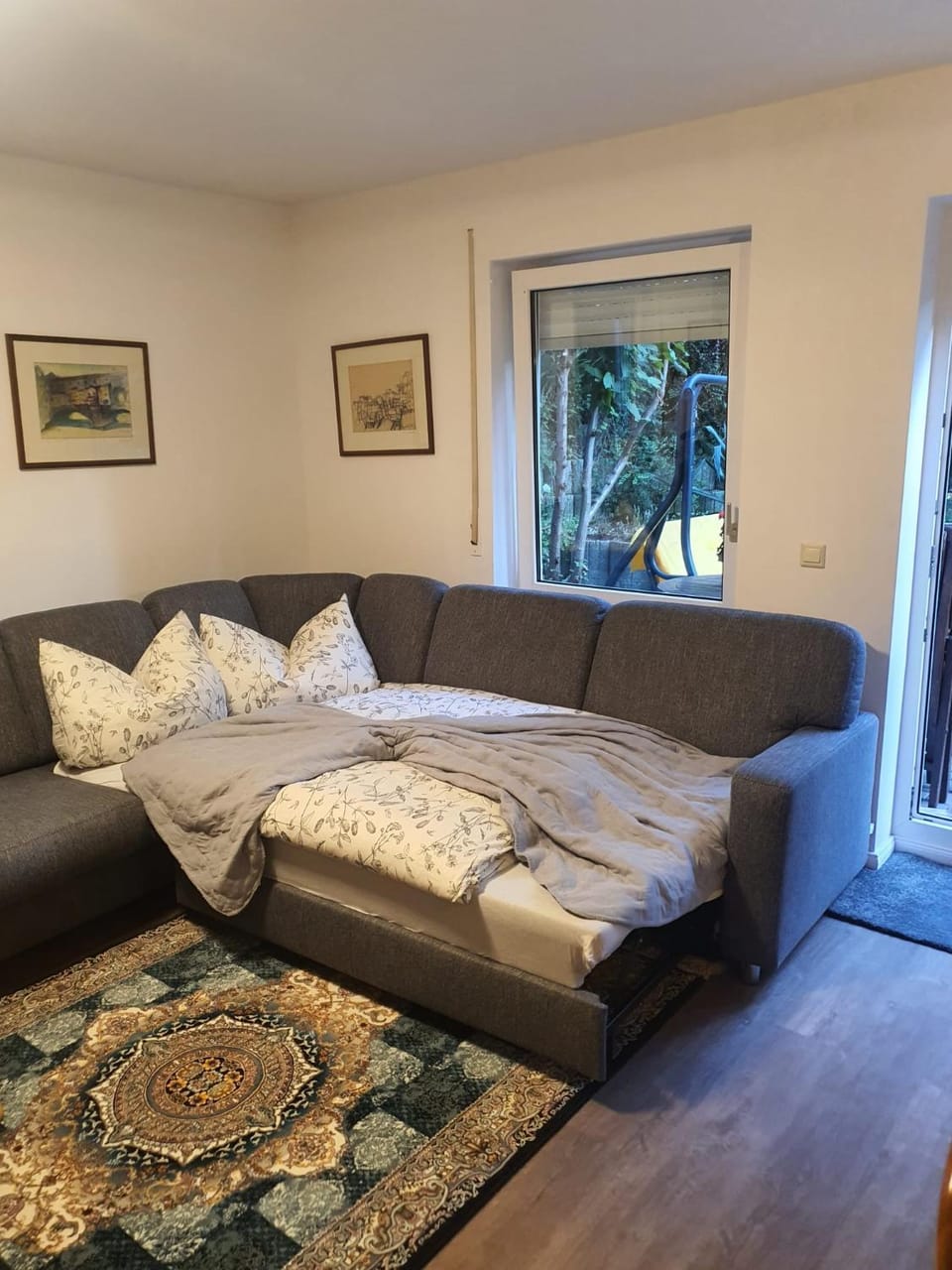 Bed, Living room