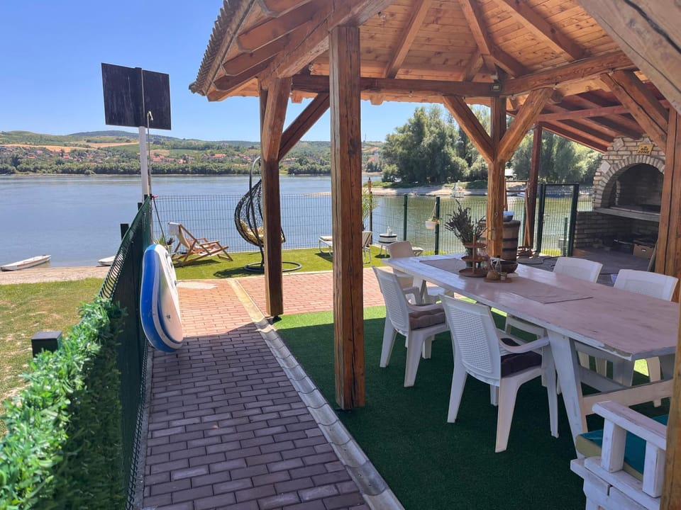 Danube Vila 1272 Villa in Novi Sad