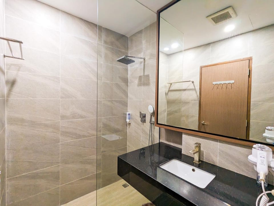 Shower, Bathroom, towels