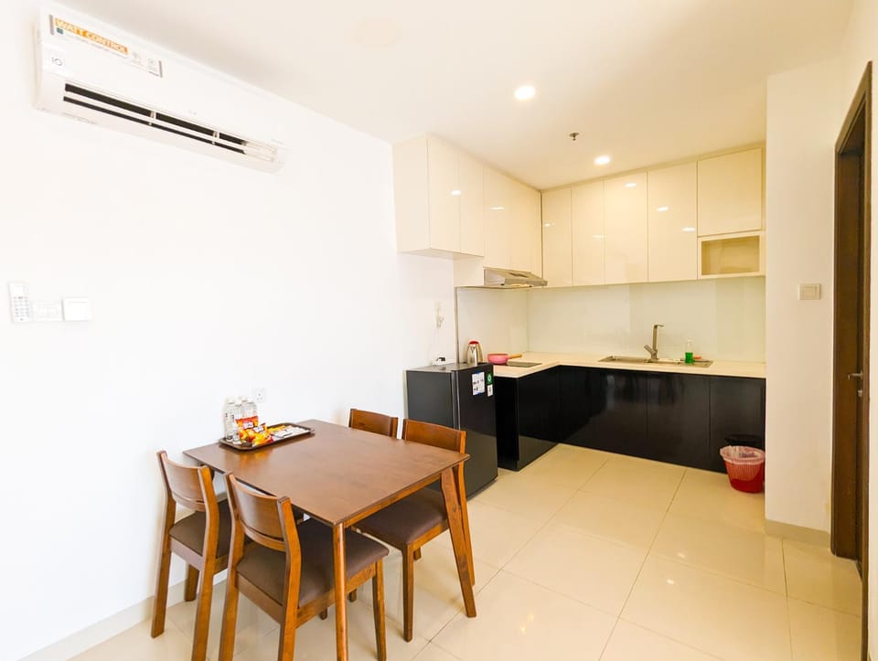 Kitchen or kitchenette, Seating area, Dining area, air conditioner