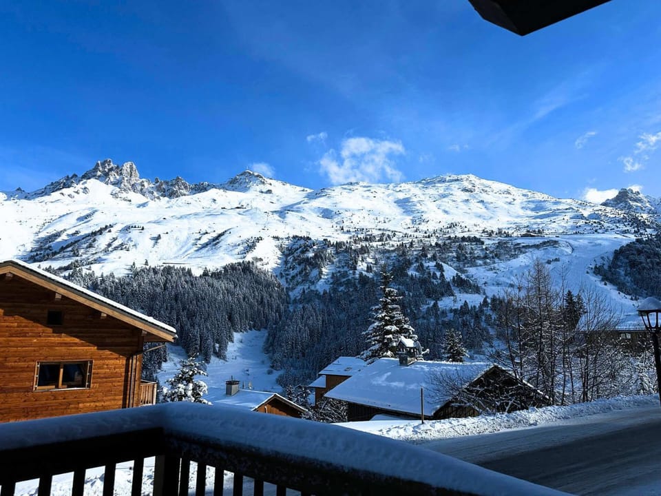 Les Chalets C Les Marmottes - NOUVEAU : très beau 4 pièces dont 1 chambre cabine magnifiquement situé au coeur des 3 Vallées MAE-3984 Cabin in Les Allues