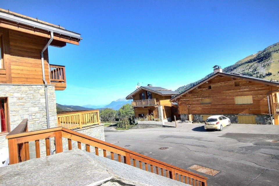 Les Chalets C Les Marmottes - NOUVEAU : très beau 4 pièces dont 1 chambre cabine magnifiquement situé au coeur des 3 Vallées MAE-3984 Cabin in Les Allues