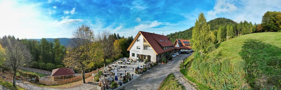 Property building, Natural landscape, Bird's eye view, Mountain view, Parking