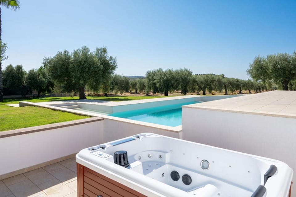 Natural landscape, Garden, Hot Tub, Hot Tub, Garden view, Pool view, Swimming pool