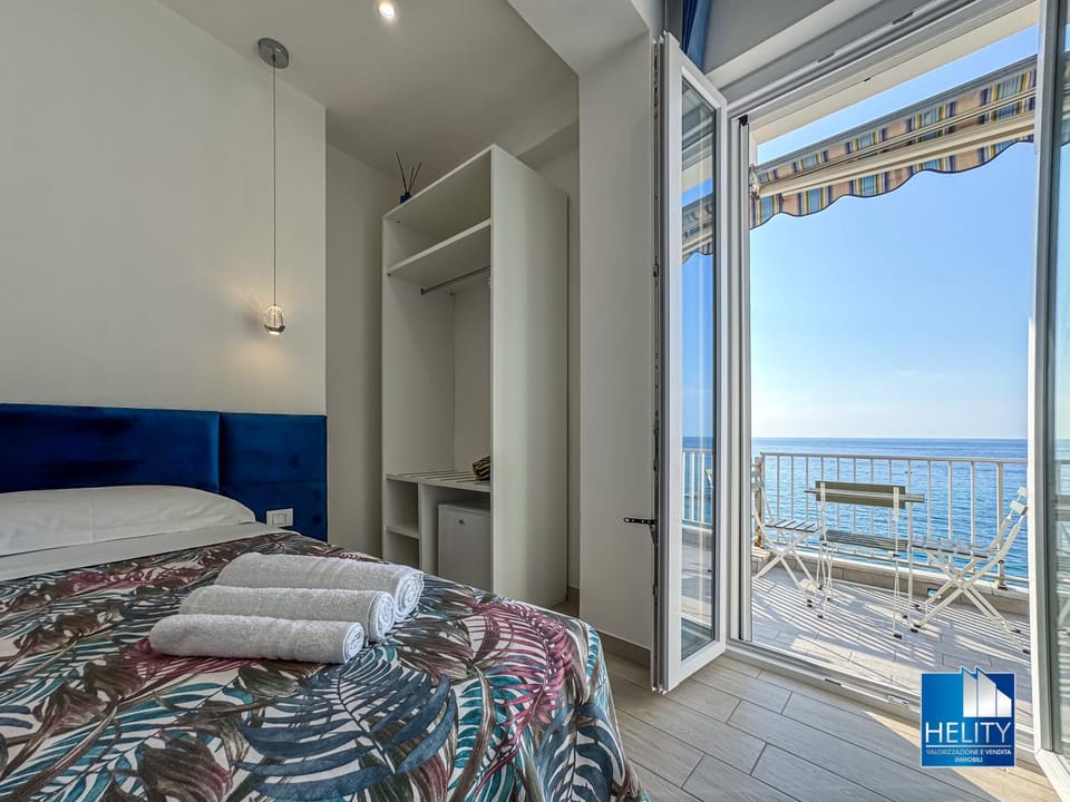 Bed, Natural landscape, View (from property/room), Balcony/Terrace, Photo of the whole room, Bedroom, Sea view, towels, wardrobe