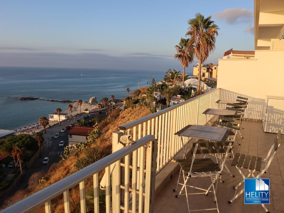 View (from property/room), Balcony/Terrace, City view, Sea view