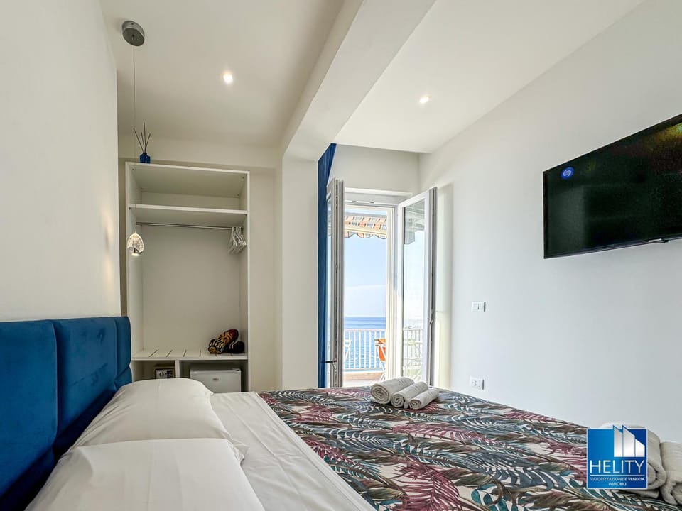 Bed, TV and multimedia, View (from property/room), Photo of the whole room, Bedroom, wardrobe