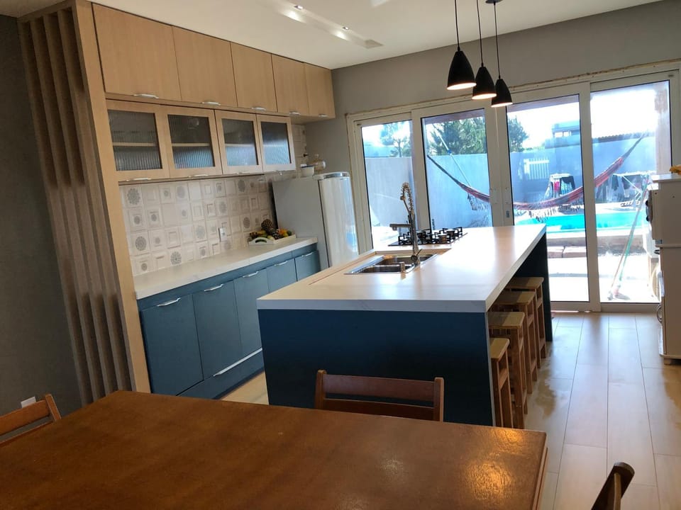 Kitchen or kitchenette, Dining area, pet friendly, stove