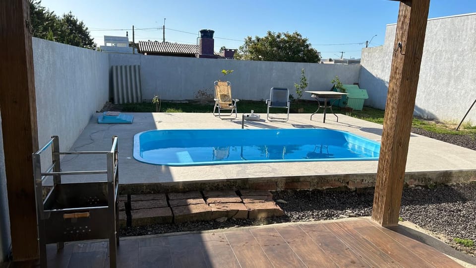 Casa piscina MAJU House in State of Rio Grande do Sul