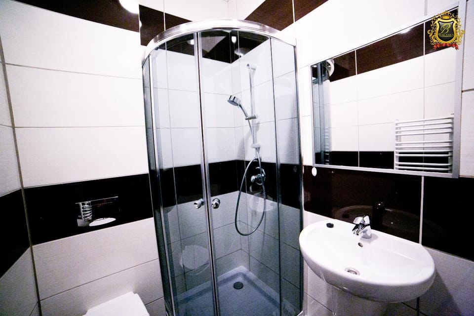 Toilet, Day, Bathroom, Other, Decorative detail