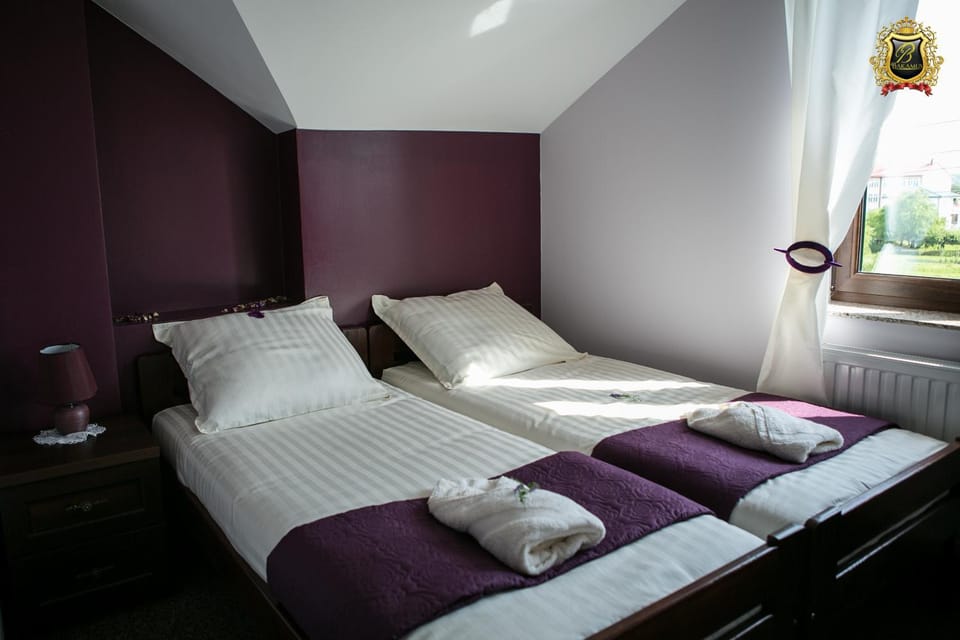 Bed, Day, Other, Photo of the whole room, Seating area, Bedroom