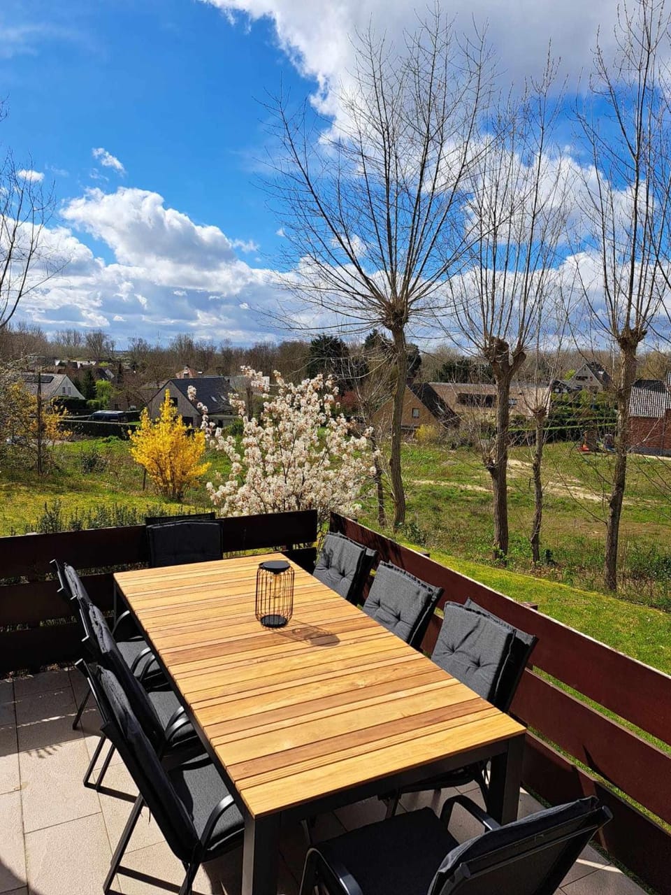 Patio, Spring, Day, Natural landscape, Garden, Garden, Dining area, Garden view