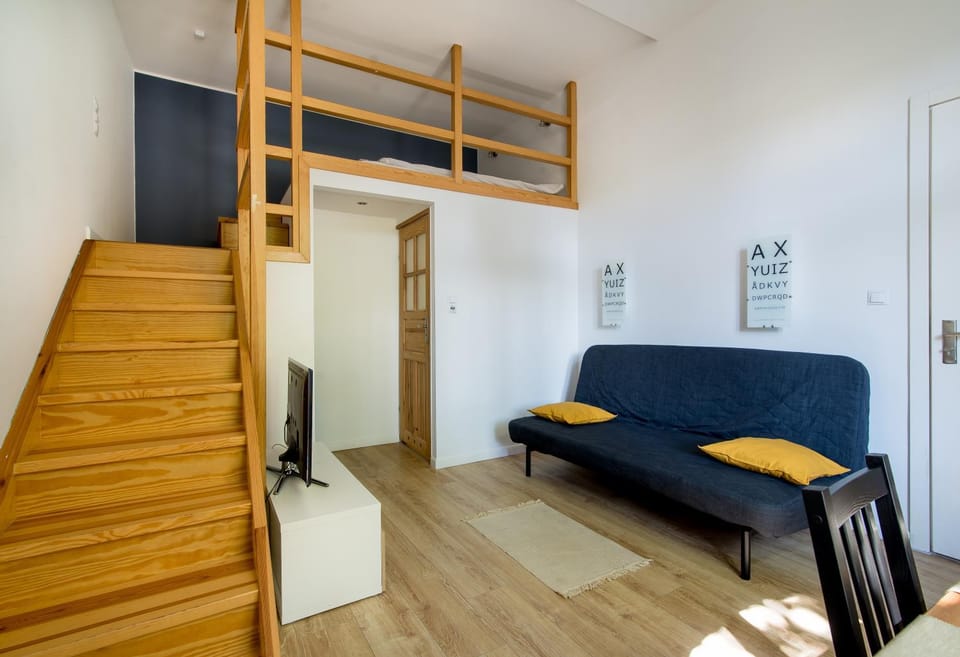 Living room, Seating area, bunk bed