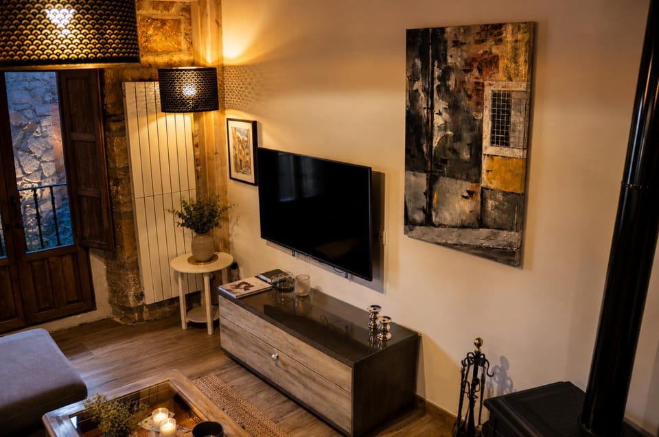 Communal lounge/ TV room, Living room
