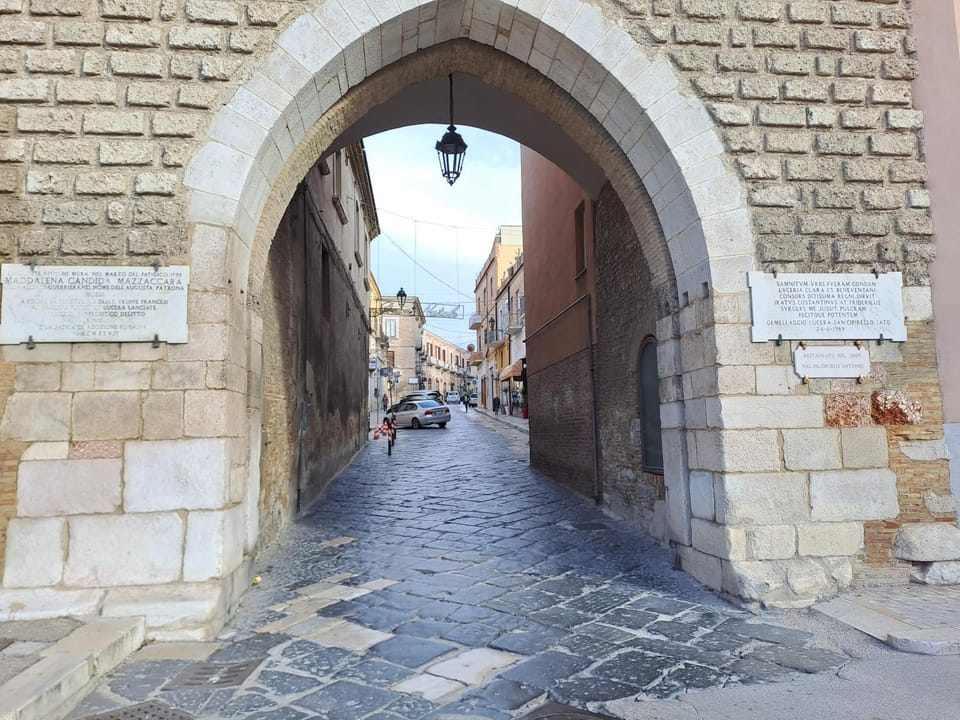 la casa sull arco Bed and Breakfast in Province of Foggia