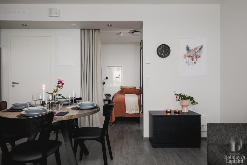 Bed, Seating area, Dining area