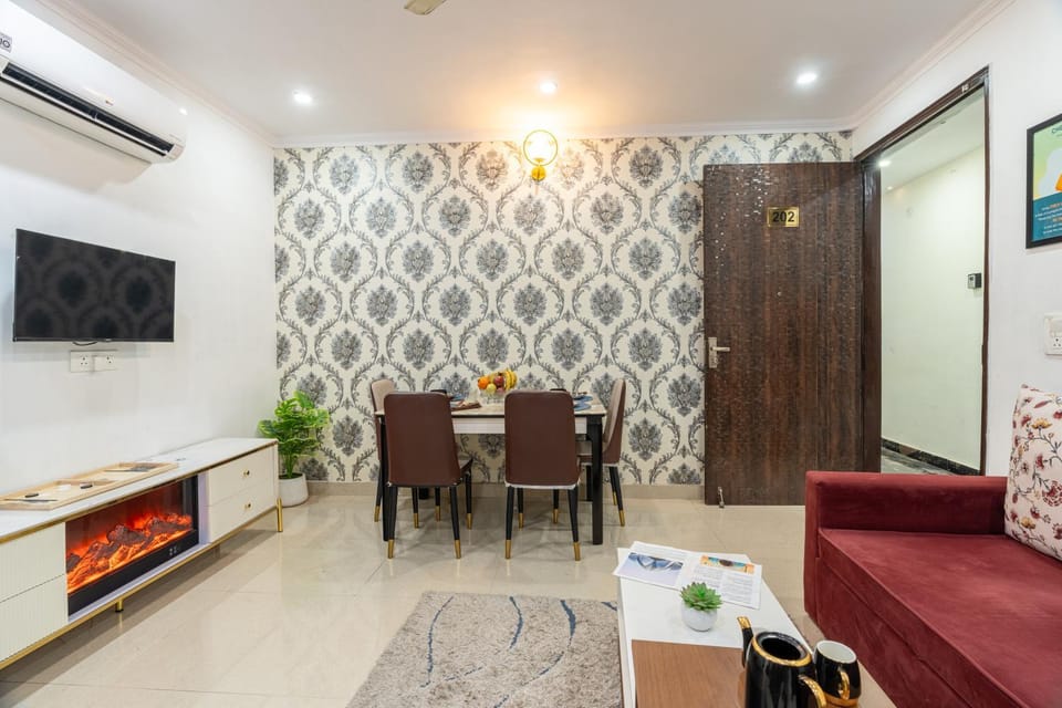 Communal lounge/ TV room, TV and multimedia, Coffee/tea facilities, Living room, Food and drinks, Seating area, Dining area, air conditioner