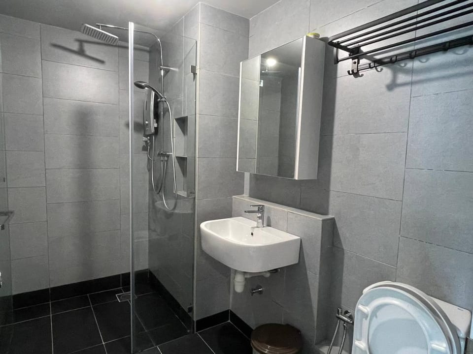 Shower, Toilet, Bathroom