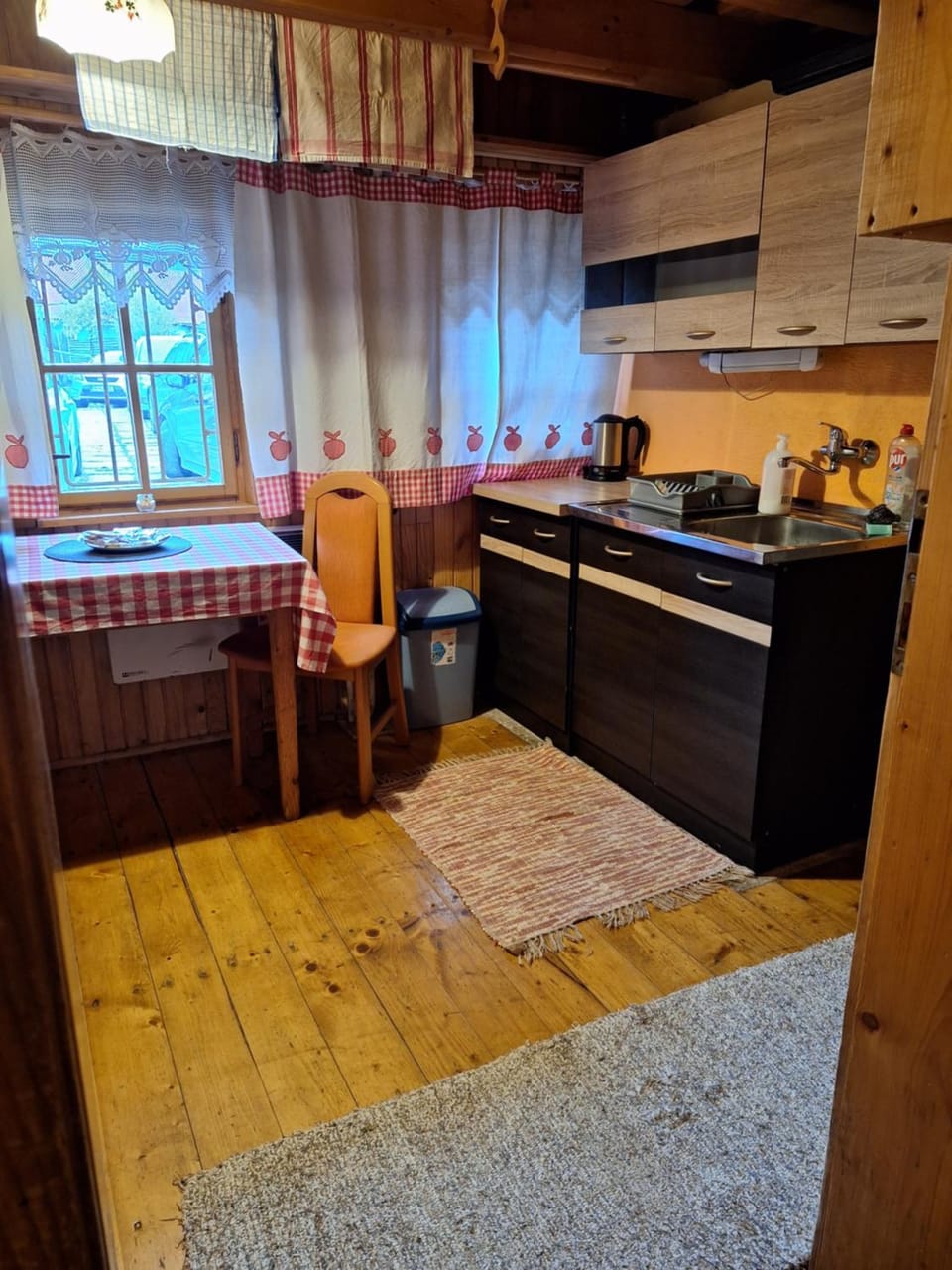 Kitchen or kitchenette, Dining area, minibar, oven, pet friendly, stove
