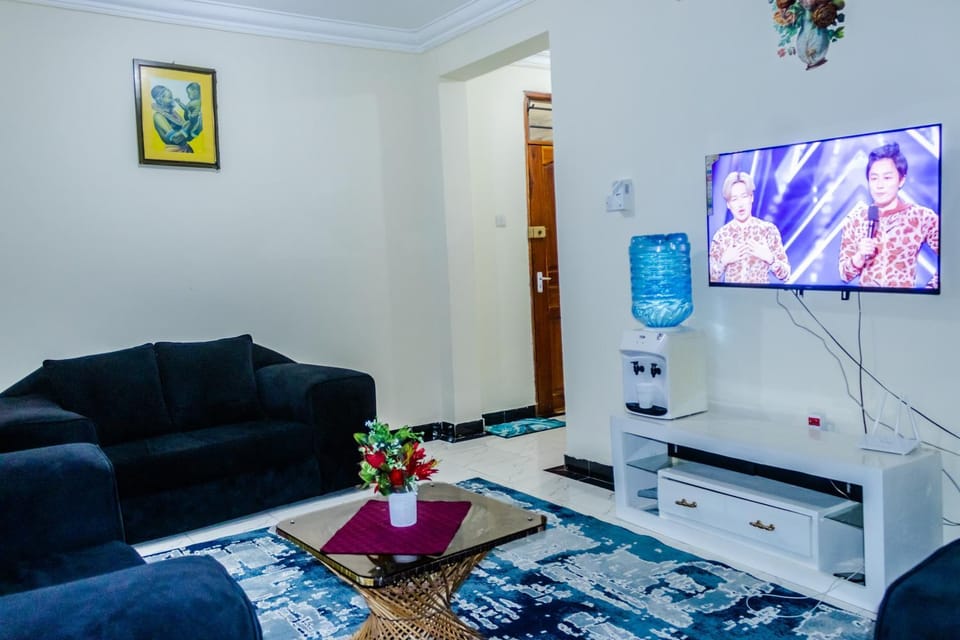 Communal lounge/ TV room, TV and multimedia, Living room, Seating area, Evening entertainment