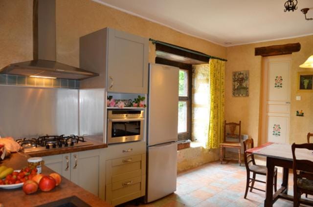 Kitchen or kitchenette, Dining area, dishwasher, minibar, pet friendly, stove